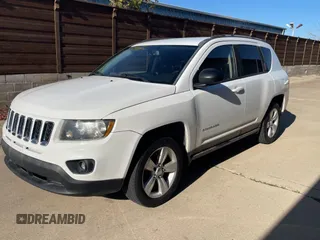 2016 Jeep Compass Sport SE z VIN 1C4NJCBA3GD568160, wystawiony jako Copart lot #85897464 z przebiegiem 174 378 mil mil oraz Czysty tytuł • Clean title. Historia ofert i sprzedaży dostępna na DreamBid. Obrazek 2.