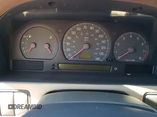 2000 Volvo S70 z VIN YV1LS61J4Y2625884, wystawiony jako Copart lot #82885414 z przebiegiem Nie podano mil oraz Szkody całkowita. Historia ofert i sprzedaży dostępna na DreamBid. Obrazek 9.