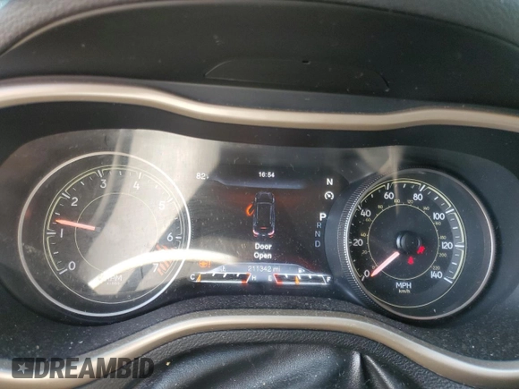 2014 Jeep Cherokee Limited z VIN 1C4PJLDB2EW113381, wystawiony jako Copart lot #58619225 z przebiegiem 211 342 mil mil oraz Szkoda całkowita • Salvage title. Historia ofert i sprzedaży dostępna na DreamBid. Obrazek 9.