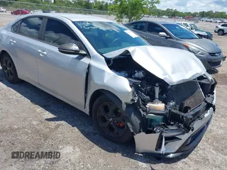 2019 Kia Forte LXS z VIN 3KPF24AD8KE006880, wystawiony jako IAAI lot #42259873 z przebiegiem 87 807 mil mil oraz . Historia ofert i sprzedaży dostępna na DreamBid. Obrazek 1.