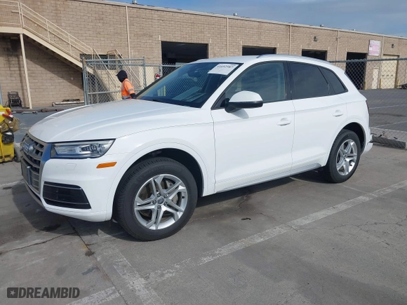 2018 Audi Q5 Premium with VIN WA1ANAFY5J2065919, listed as a IAAI auction lot 41692587 with 79,733 mi miles. Bid and sale history available at carsss.com. Image 17.