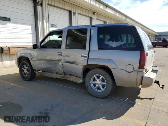 1999 GMC Denali z VIN 1GKEK13R0XR916686, wystawiony jako Copart lot #61120914 z przebiegiem 240 605 mil mil oraz Szkody całkowita. Historia ofert i sprzedaży dostępna na DreamBid. Obrazek 2.