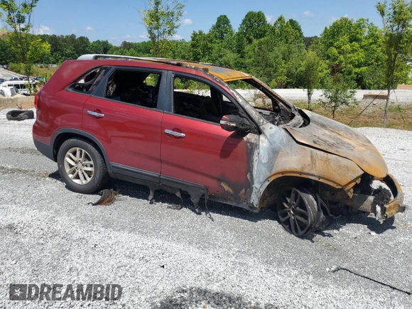 2014 Kia Sorento LX z VIN 5XYKT4A61EG454382, wystawiony jako Copart lot #57873995 z przebiegiem Nie podano mil oraz Nie do naprawy • Non repairable. Historia ofert i sprzedaży dostępna na DreamBid. Obrazek 4.