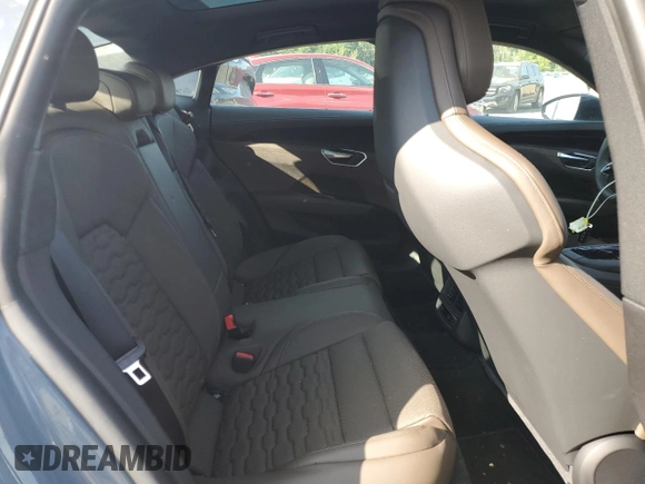 2022 Audi e-tron GT Premium Plus z VIN WAUCJBFW2N7004693, wystawiony jako Copart lot #68906384 z przebiegiem Nie podano mil oraz Szkody całkowita. Historia ofert i sprzedaży dostępna na DreamBid. Obrazek 10.