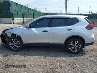 2019 Nissan Rogue SL with VIN 5N1AT2MV5KC829785, listed as a IAAI auction lot 42033567 with 77,907 mi miles and . Bid and sale history available at carsss.com. Image 14.