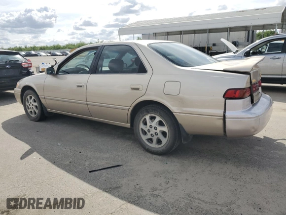 1998 Toyota Camry LE z VIN JT2BF28K4W0114447, wystawiony jako Copart lot #50846275 z przebiegiem 288 989 mil mil oraz Szkoda całkowita • Salvage title. Historia ofert i sprzedaży dostępna na DreamBid. Obrazek 2.