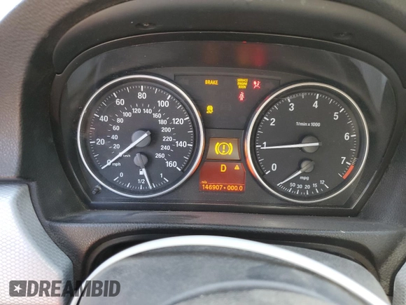2011 BMW 3 Series 328i z VIN WBAPH5G5XBNM82789, wystawiony jako Copart lot #56939915 z przebiegiem 146 907 mil mil oraz Szkoda całkowita • Salvage title. Historia ofert i sprzedaży dostępna na DreamBid. Obrazek 9.