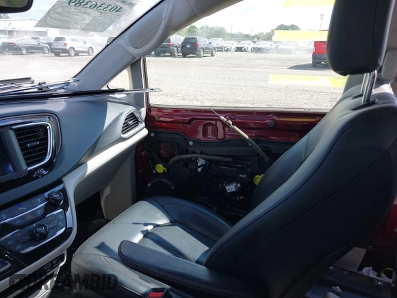 2018 Chrysler Pacifica Touring L with VIN 2C4RC1BG0JR279665, listed as a IAAI auction lot 40336389 with 80,835 mi miles and . Bid and sale history available at DreamBid. Image 5.