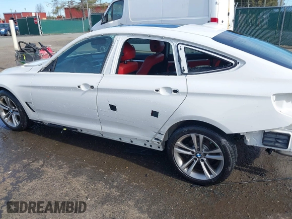 2018 BMW 3 Series 330i xDrive with VIN WBA8Z9C57JB220047, listed as a IAAI auction lot 41721186 with 66,725 mi miles. Bid and sale history available at carsss.com. Image 19.