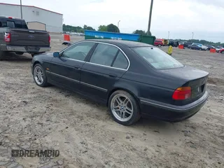 1997 BMW 5 Series 540i z VIN WBADE6326VBW50947, wystawiony jako IAAI lot #42407866 z przebiegiem 176 266 mil mil oraz . Historia ofert i sprzedaży dostępna na DreamBid. Obrazek 3.