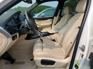 2015 BMW X5 xDrive50i z VIN 5UXKR6C5XF0J77462, wystawiony jako Copart lot #58912895 z przebiegiem 100 086 mil mil oraz Czysty tytuł • Clean title. Historia ofert i sprzedaży dostępna na DreamBid. Obrazek 7.