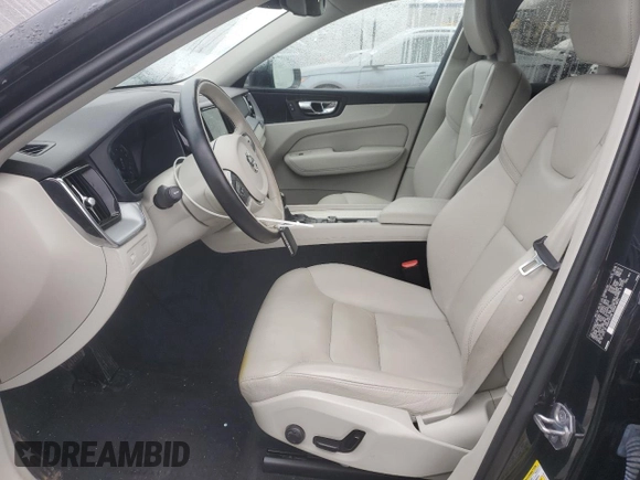 2018 Volvo XC60 Momentum with VIN LYV102RK1JB087884, listed as a Copart auction lot 49696925 with 34,601 mi miles and Salvage Title. Bid and sale history available at carsss.com. Image 7.