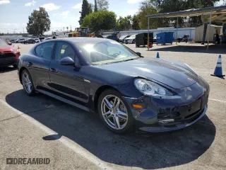 2012 Porsche Panamera with VIN WP0AA2A79CL018752, listed as a Copart auction lot 72083254 with 140,361 mi miles and Salvage Title. Bid and sale history available at carsss.com. Image 4.
