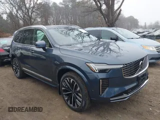 2025 Volvo XC90 with VIN YV4062PG4S1370195, listed as a IAAI auction lot 41912433 with 31 mi miles and . Bid and sale history available at DreamBid. Image 13.