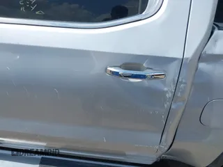 2020 GMC Sierra 1500 SLT z VIN 3GTU9DED9LG299417, wystawiony jako IAAI lot #42168562 z przebiegiem Nie podano mil oraz . Historia ofert i sprzedaży dostępna na DreamBid. Obrazek 18.