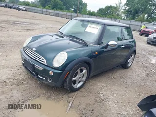 2006 MINI Hardtop with VIN WMWRC33566TK67977, listed as a IAAI auction lot 42538539 with 121,650 mi miles and . Bid and sale history available at DreamBid. Image 2.