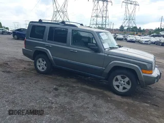 2008 Jeep Commander Sport z VIN 1J8HG48K58C132704, wystawiony jako IAAI lot #42404163 z przebiegiem 109 874 mil mil oraz . Historia ofert i sprzedaży dostępna na DreamBid. Obrazek 1.