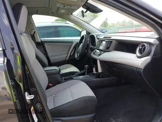 2018 Toyota RAV4 XLE z VIN 2T3WFREV4JW495379, wystawiony jako IAAI lot #42406849 z przebiegiem 132 126 mil mil oraz . Historia ofert i sprzedaży dostępna na DreamBid. Obrazek 5.