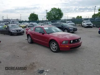 2005 Ford Mustang GT Deluxe z VIN 1ZVHT82H055218846, wystawiony jako IAAI lot #42169493 z przebiegiem 184 397 mil mil oraz . Historia ofert i sprzedaży dostępna na DreamBid. Obrazek 1.