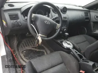 2008 Hyundai Tiburon GS z VIN KMHHM66DX8U290154, wystawiony jako Copart lot #67054434 z przebiegiem 191 963 mil mil oraz Nie do naprawy • Non repairable. Historia ofert i sprzedaży dostępna na DreamBid. Obrazek 8.