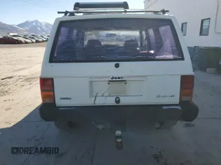 1988 Jeep Cherokee with VIN 1JCMR7813JT058390, listed as a Copart auction lot 89071925 with 2,331,297 mi miles and Clean title. Bid and sale history available at DreamBid. Image 6.