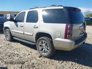2007 GMC Yukon SLT with VIN 1GKFK130X7J116272, listed as a IAAI auction lot 41637965 with 203,581 mi miles. Bid and sale history available at carsss.com. Image 3.