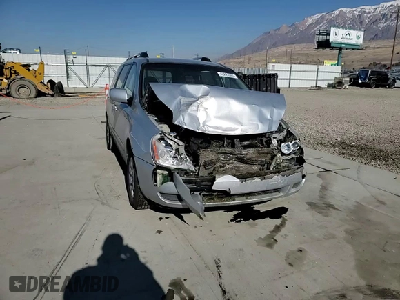 2008 Kia Sedona LX with VIN KNDMB233286244304, listed as a Copart auction lot 43228595 with 233,940 mi miles and Salvage Title. Bid and sale history available at DreamBid. Image 12.