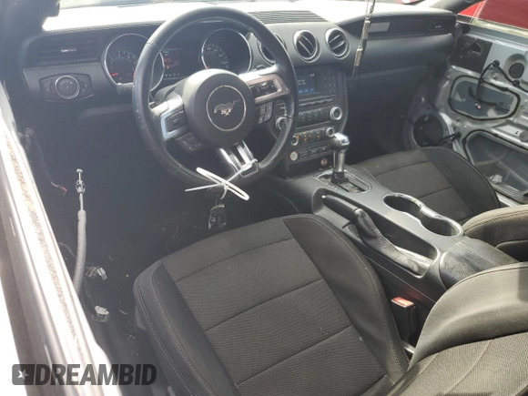 2017 Ford Mustang V6 z VIN 1FA6P8AM1H5267139, wystawiony jako Copart lot #61243115 z przebiegiem 136 917 mil mil oraz Szkoda całkowita • Salvage title. Historia ofert i sprzedaży dostępna na DreamBid. Obrazek 8.