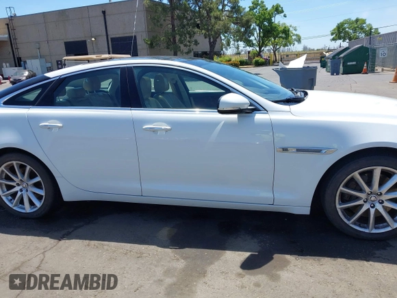 2012 Jaguar XJ z VIN SAJWA1CB4CLV33824, wystawiony jako IAAI lot #42279485 z przebiegiem 147 376 mil mil oraz . Historia ofert i sprzedaży dostępna na DreamBid. Obrazek 13.