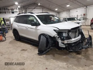 2024 Honda Passport Black Edition with VIN 5FNYF8H86RB001825, listed as a IAAI auction lot 41019497 with 15,884 mi miles and . Bid and sale history available at DreamBid. Image 1.