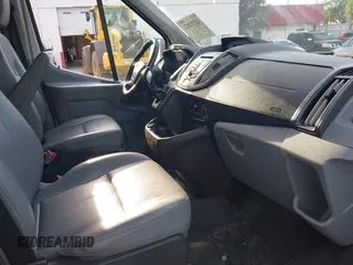 2017 Ford Transit z VIN 1FTYR2CM7HKA44743, wystawiony jako IAAI lot #42772811 z przebiegiem 248 348 mil mil oraz . Historia ofert i sprzedaży dostępna na DreamBid. Obrazek 5.