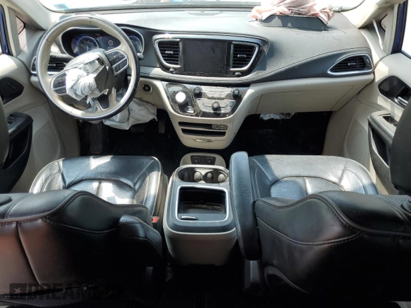 2020 Chrysler Pacifica Limited with VIN 2C4RC1GG0LR284747, listed as a Copart auction lot 59002405 with 68,873 mi miles and Salvage title. Bid and sale history available at DreamBid. Image 8.