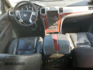2011 Cadillac Escalade z VIN 1GYS3AEF4BR349870, wystawiony jako Copart lot #54930545 z przebiegiem 141 363 mil mil oraz Szkoda całkowita • Salvage title. Historia ofert i sprzedaży dostępna na DreamBid. Obrazek 8.