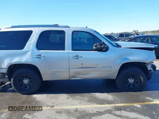 2011 GMC Yukon Denali with VIN 1GKS2EEF8BR346281, listed as a IAAI auction lot 41224127 with 264,311 mi miles. Bid and sale history available at carsss.com. Image 13.