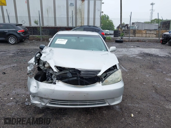 2005 Toyota Camry STD z VIN 4T1BE32K45U562005, wystawiony jako IAAI lot #42354477 z przebiegiem 205 193 mil mil oraz . Historia ofert i sprzedaży dostępna na DreamBid. Obrazek 13.
