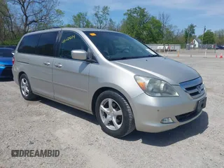 2007 Honda Odyssey Touring z VIN 5FNRL38867B005449, wystawiony jako IAAI lot #42133804 z przebiegiem 135 797 mil mil oraz . Historia ofert i sprzedaży dostępna na DreamBid. Obrazek 1.