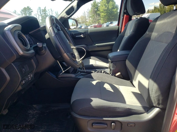 2020 Toyota Tacoma 4WD SR5 with VIN 5TFCZ5AN4LX231599, listed as a Copart auction lot 52105115 with 60,162 mi miles and Salvage Title. Bid and sale history available at carsss.com. Image 7.