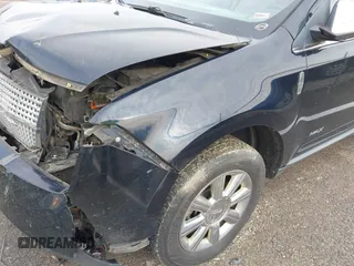 2008 Lincoln MKX z VIN 2LMDU88CX8BJ23026, wystawiony jako IAAI lot #41057779 z przebiegiem 176 690 mil mil oraz . Historia ofert i sprzedaży dostępna na DreamBid. Obrazek 13.