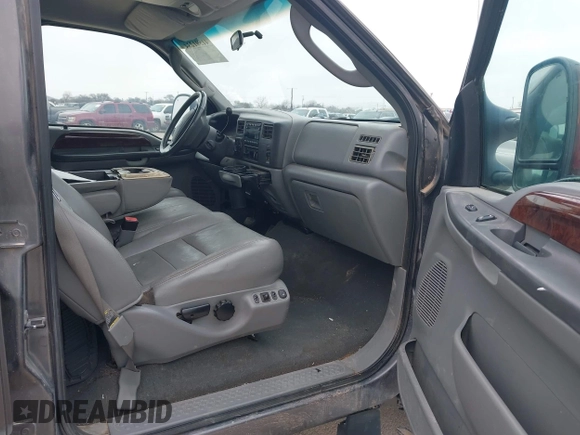 2004 Ford F-350 XL z VIN 1FTSW31P14ED94721, wystawiony jako IAAI lot #41591234 z przebiegiem 221 687 mil mil oraz . Historia ofert i sprzedaży dostępna na DreamBid. Obrazek 5.