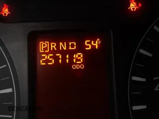 2018 Nissan NV Cargo S z VIN 1N6BF0LY9JN805618, wystawiony jako IAAI lot #42404677 z przebiegiem 257 119 mil mil oraz . Historia ofert i sprzedaży dostępna na DreamBid. Obrazek 4.
