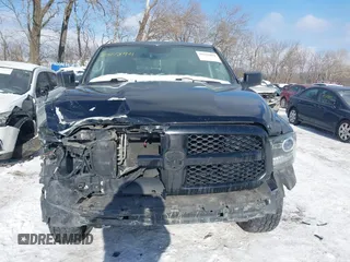 2015 Ram 1500 Express z VIN 1C6RR7KT5FS588494, wystawiony jako IAAI lot #41321894 z przebiegiem 300 261 mil mil oraz . Historia ofert i sprzedaży dostępna na DreamBid. Obrazek 13.