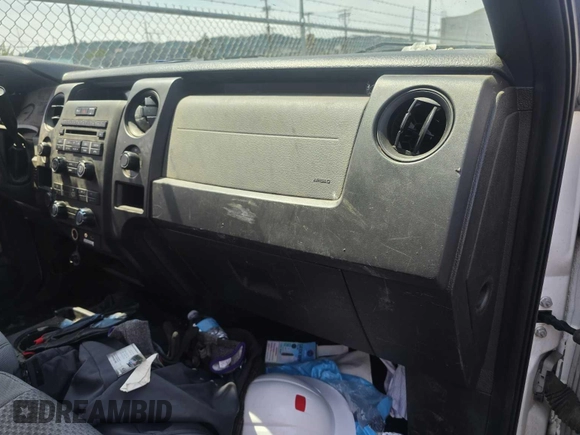2013 Ford F-150 XL z VIN 1FTFX1EF5DFB22784, wystawiony jako IAAI lot #42651808 z przebiegiem 204 172 mil mil oraz . Historia ofert i sprzedaży dostępna na DreamBid. Obrazek 32.