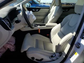 2021 Volvo V60 z VIN YV4102WKXM1069073, wystawiony jako Copart lot #47275314 z przebiegiem 45 882 mil mil oraz . Historia ofert i sprzedaży dostępna na DreamBid. Obrazek 7.