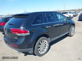 2011 Lincoln MKX with VIN 2LMDJ6JK5BBJ05443, listed as a IAAI auction lot 41871040 with 183,294 mi miles. Bid and sale history available at carsss.com. Image 4.