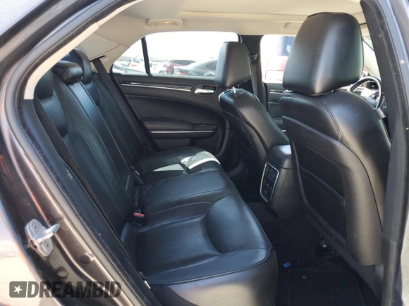 2016 Chrysler 300 C z VIN 2C3CCAEG6GH243581, wystawiony jako Copart lot #58425265 z przebiegiem 6 572 mil mil oraz Szkoda całkowita • Salvage title. Historia ofert i sprzedaży dostępna na DreamBid. Obrazek 10.