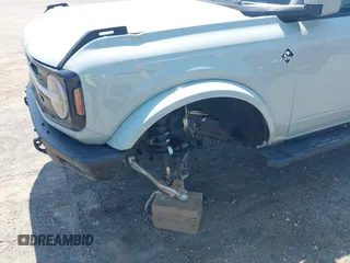 2022 Ford Bronco z VIN 1FMEE5DP3NLA80097, wystawiony jako IAAI lot #42461114 z przebiegiem 32 406 mil mil oraz . Historia ofert i sprzedaży dostępna na DreamBid. Obrazek 6.