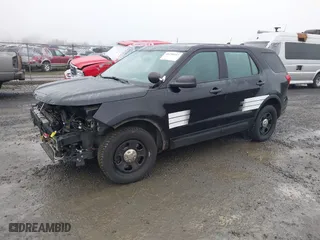 2019 Ford Police Interceptor Utility with VIN 1FM5K8AT8KGB55053, listed as a IAAI auction lot 41290117 with 125,026 mi miles. Bid and sale history available at carsss.com. Image 18.