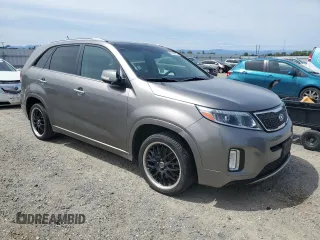2015 Kia Sorento SX z VIN 5XYKW4A78FG581437, wystawiony jako Copart lot #57281105 z przebiegiem 114 270 mil mil oraz Czysty tytuł • Clean title. Historia ofert i sprzedaży dostępna na DreamBid. Obrazek 4.