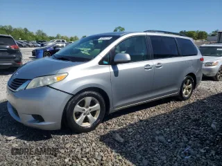 2011 Toyota Sienna LE AAS с VIN 5TDKK3DCXBS140128, выставлен на аукционе Copart как лот 53045195 с пробегом 211 882 миль миль и Списание • Salvage title. История ставок и продаж доступна на DreamBid. Изображение 1.