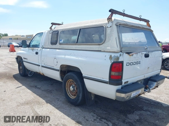 1996 Dodge 1500 z VIN 1B7HC16Y1TS630096, wystawiony jako IAAI lot #42095072 z przebiegiem 252 069 mil mil oraz . Historia ofert i sprzedaży dostępna na DreamBid. Obrazek 3.